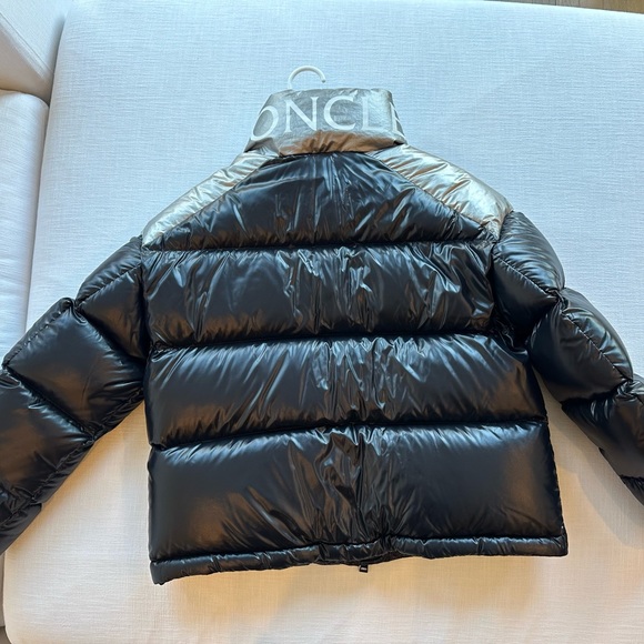 MONCLER Cuscute Two-tone Cropped Puffer Jacket - Picture 3 of 5